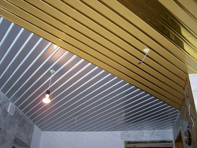 Реечный потолок металлик Албес "Немецкий дизайн" AN135/A открытый стык, раскладка золото