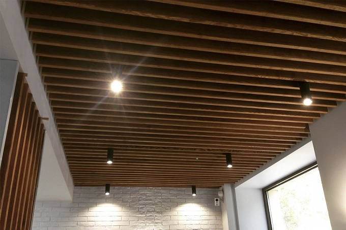 Реечный потолок  Албес "Кубообразный дизайн" A38S темное дерево с шагом 35 мм